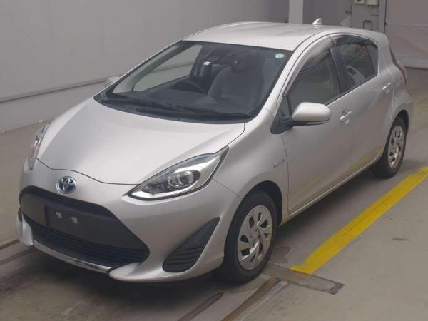 Toyota Aqua L