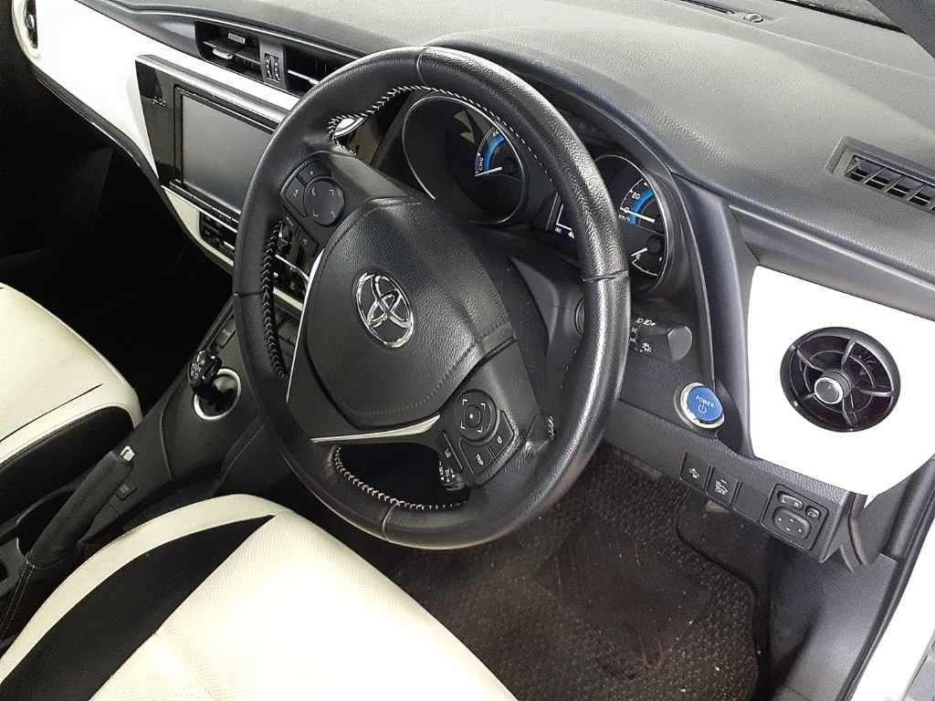 Toyota Auris HYBRID G PACKAGE TSS