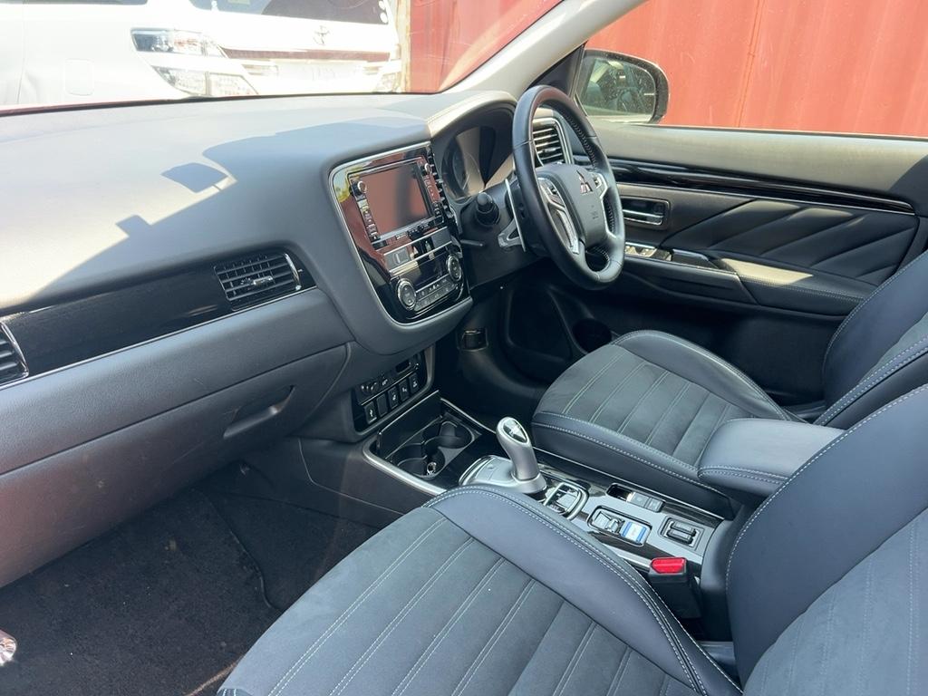 Mitsubishi Outlander Phev 4wd G PLUS PACKAGE