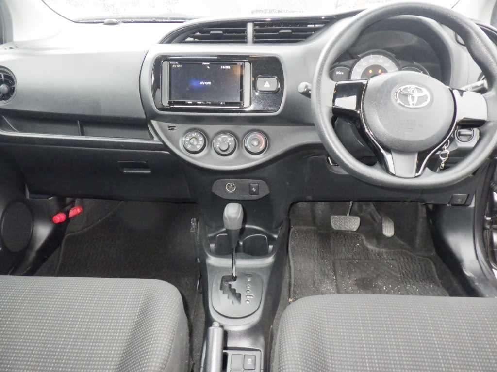 Toyota VITZ  F