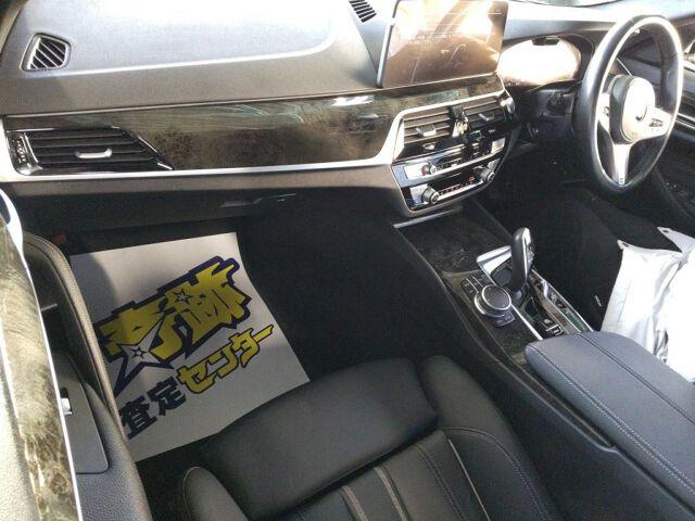 BMW 5 Series 4d 530E M-SPORT EDITION JOY+