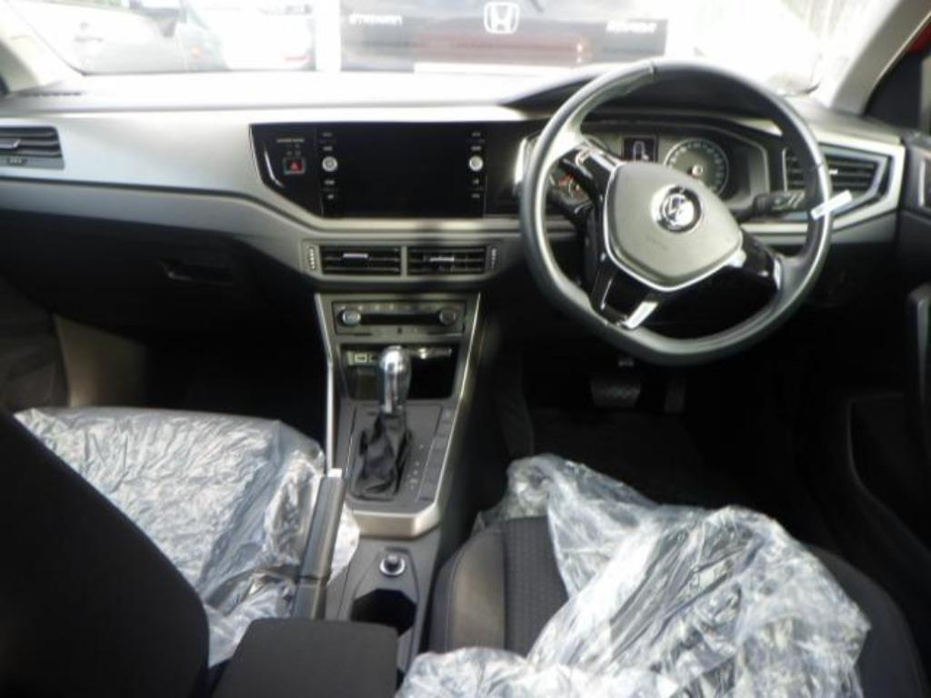 Volkswagen Polo TSIｺﾝﾌｫｰﾄﾗｲﾝ