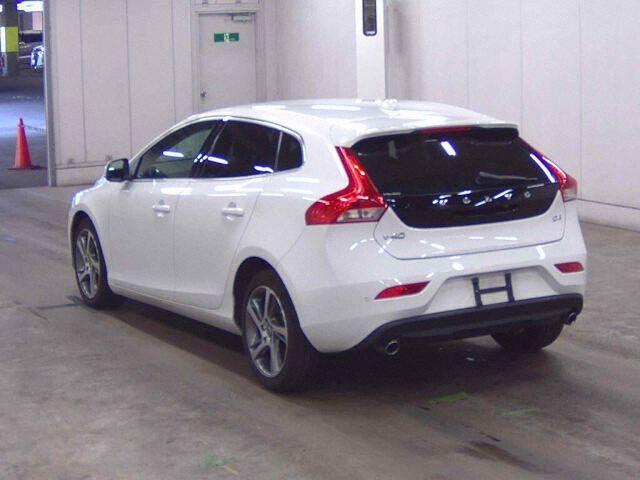 Volvo V40 D4