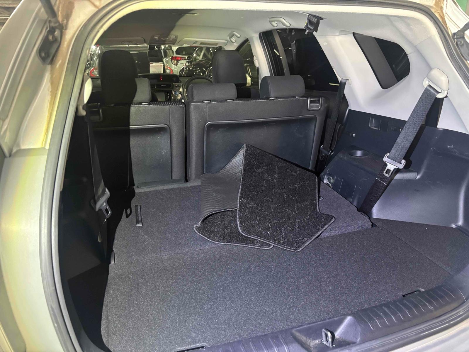 Toyota Prius ALPHA S