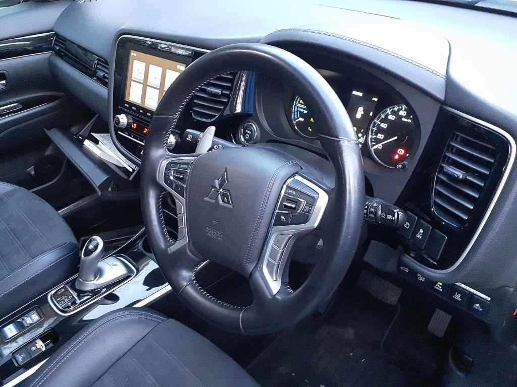 Mitsubishi ｱｳﾄﾗﾝﾀﾞｰPHEV G Plus Package 4WD