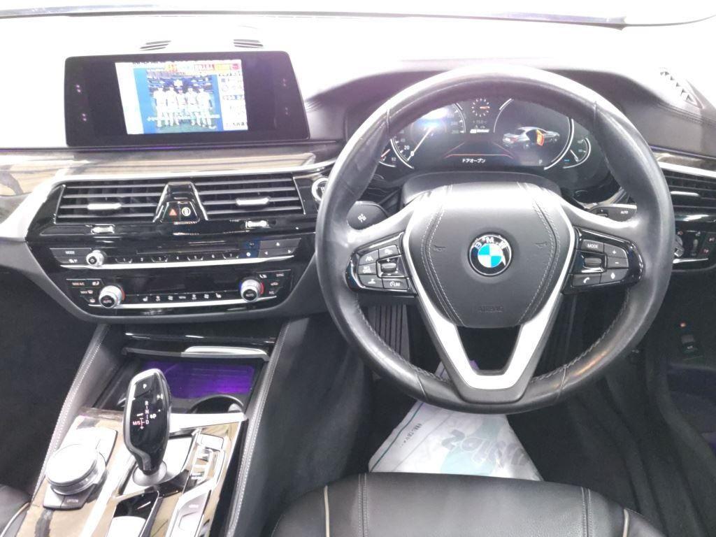 BMW 5 Series 530E RUG JIIPAF