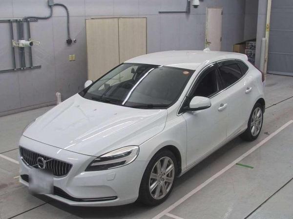 Volvo V40 D4 インスクリプション