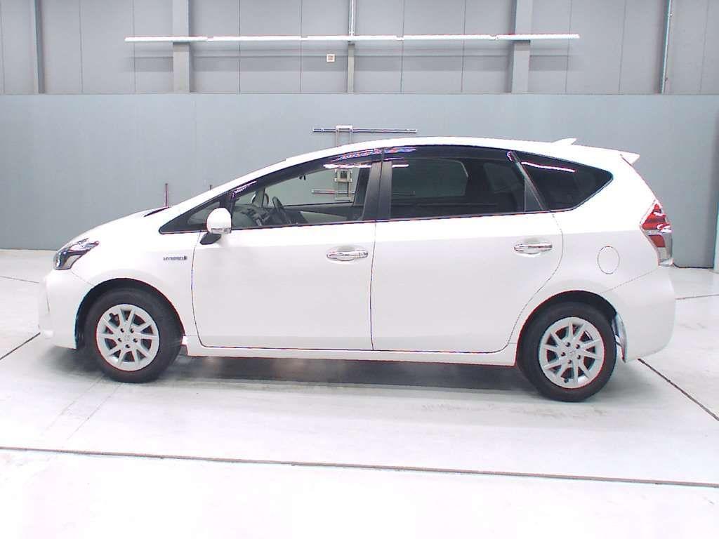 Toyota Prius ALPHA S TUNE BLACK