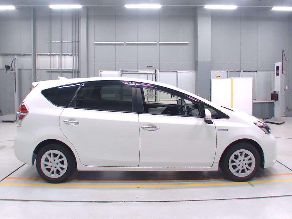 Toyota Prius ALPHA S TUNE BLACK