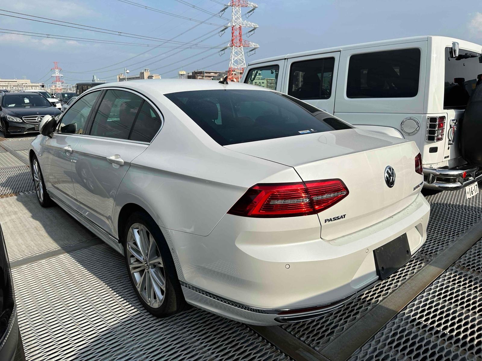 Volkswagen Passat 2.0TSI R-LINE