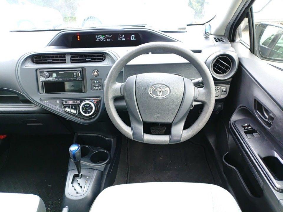 Toyota Aqua 2WD