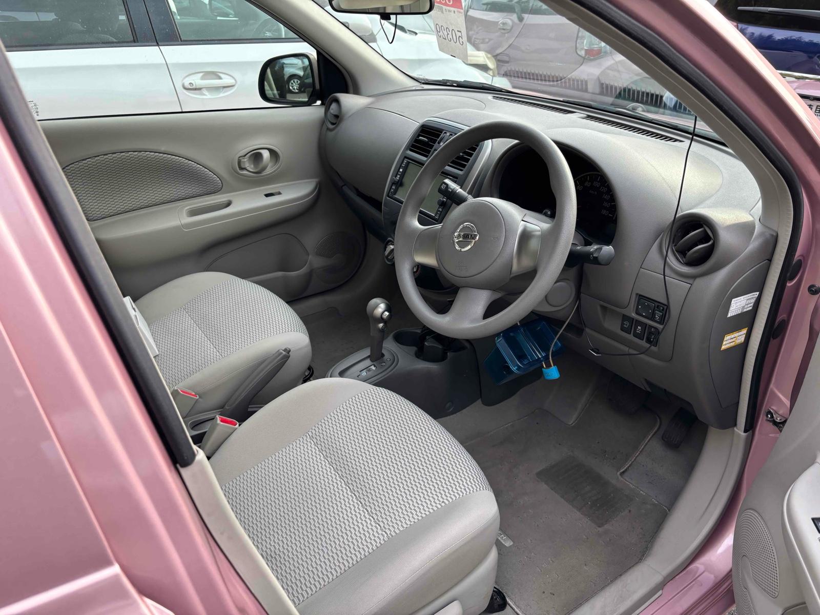 Nissan MARCH 5D X