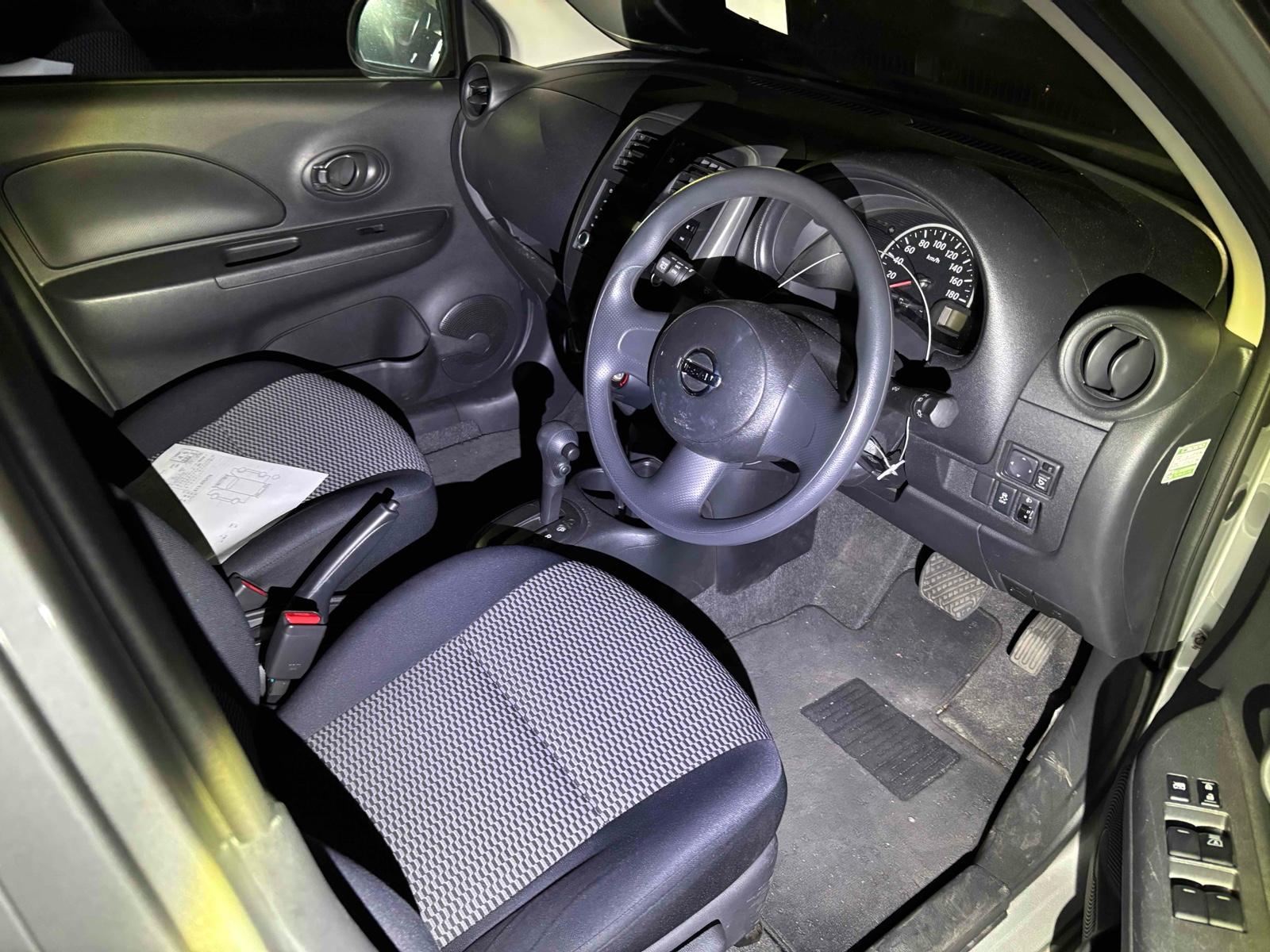Nissan MARCH 5D S