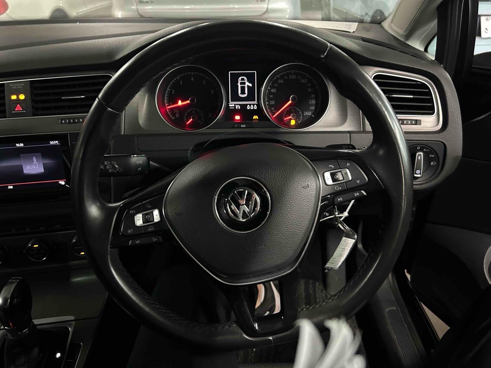 Volkswagen GOLF 5D TSI COMFORT LINE