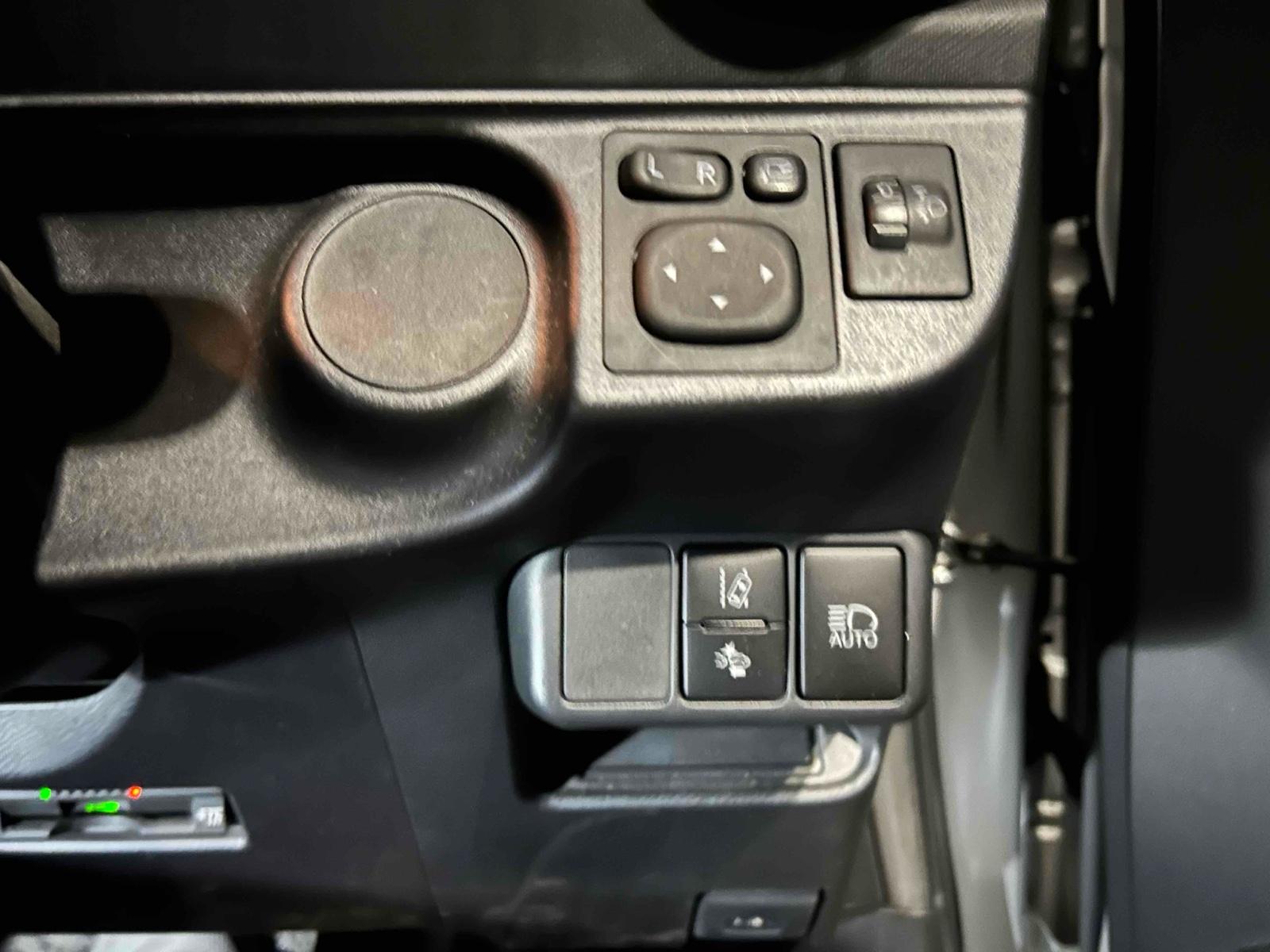 Toyota Aqua L