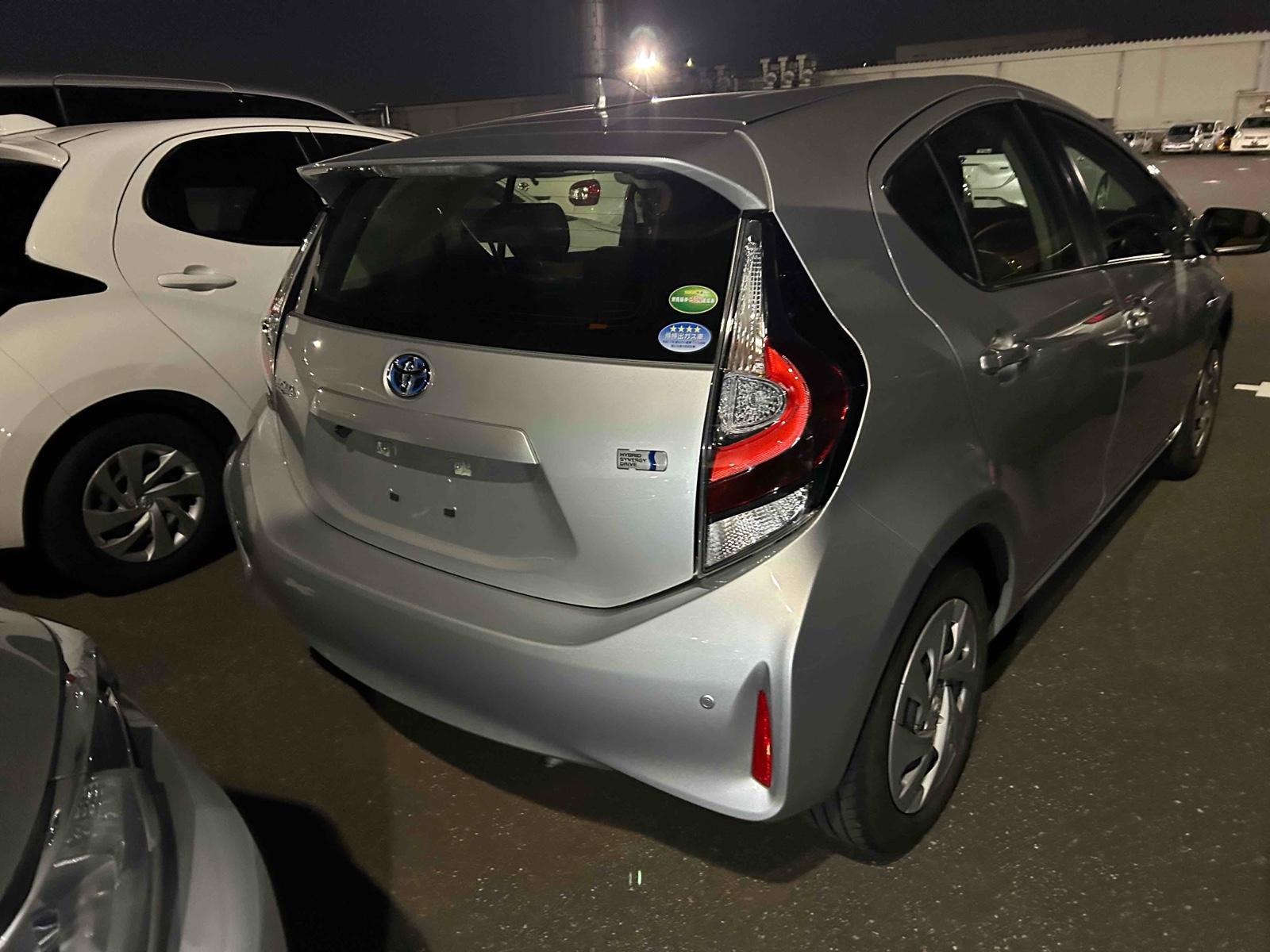 Toyota Aqua L