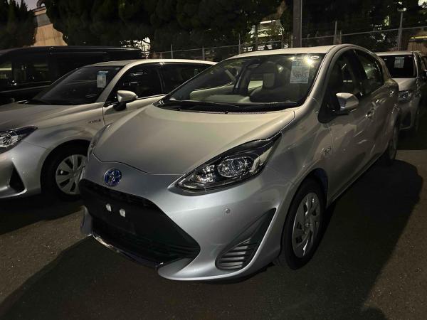 Toyota Aqua L