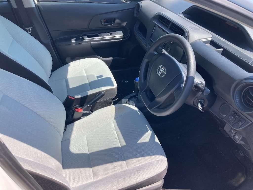 Toyota Aqua L