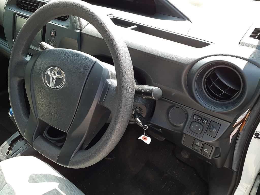 Toyota Aqua L