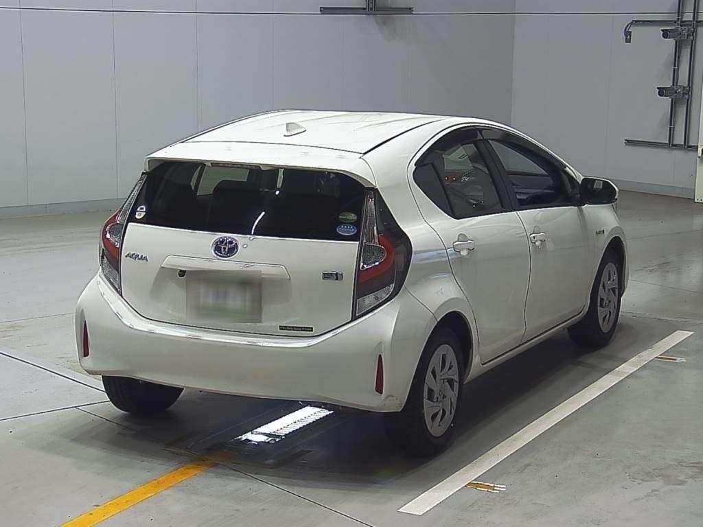 Toyota Aqua L