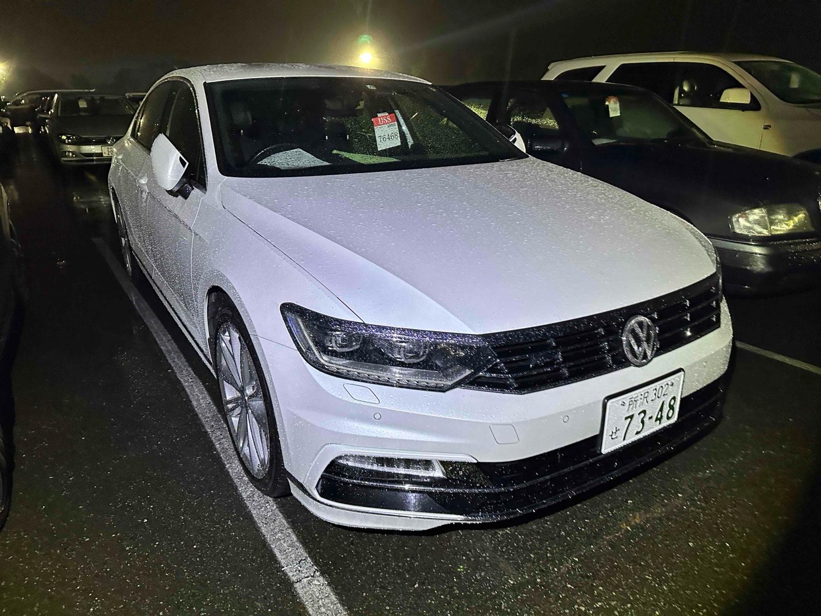 Volkswagen Passat 2.0TSI R LINE