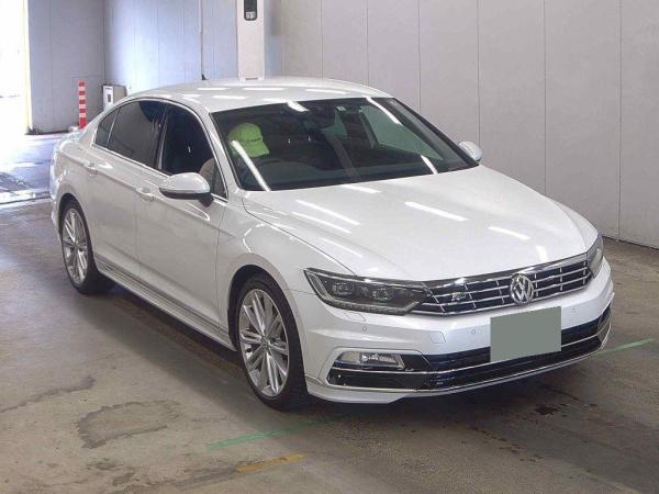 Volkswagen Passat 2.0TSI R LINE