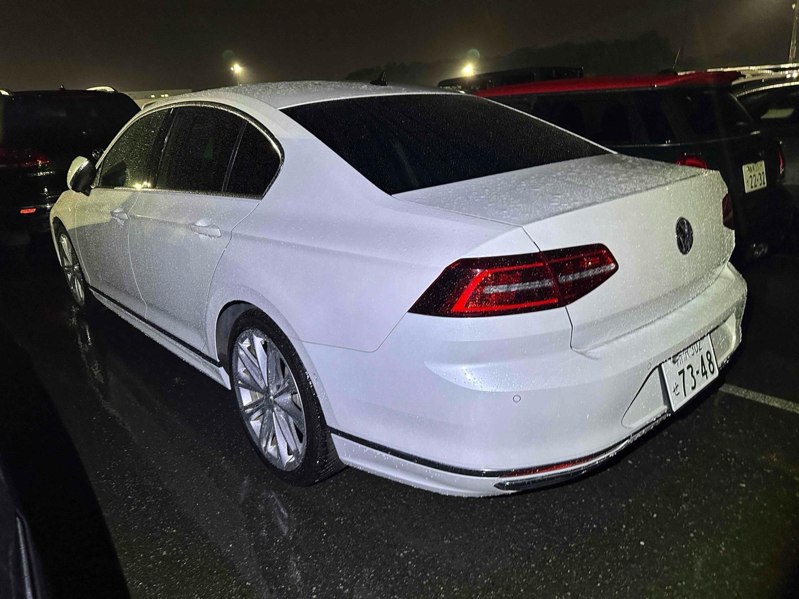 Volkswagen Passat 2.0TSI R LINE