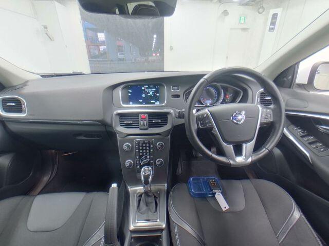 Volvo V40 D4