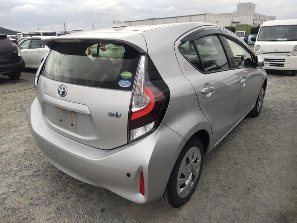 Toyota Aqua 2WD