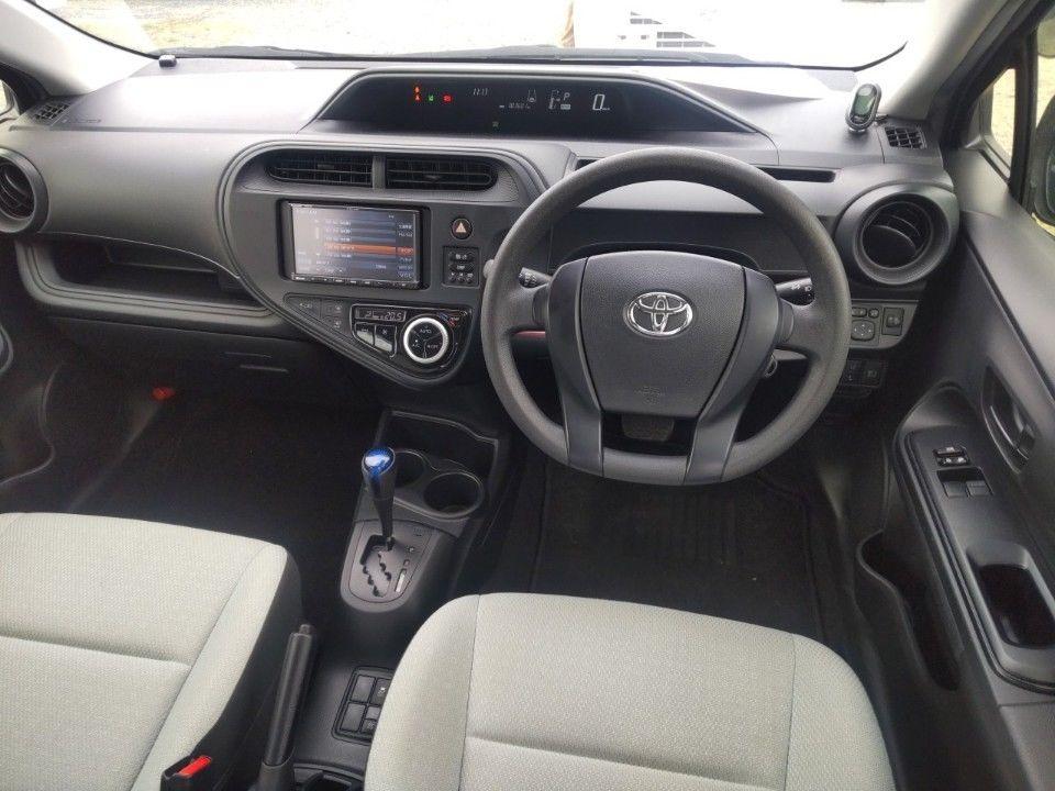 Toyota Aqua 2WD