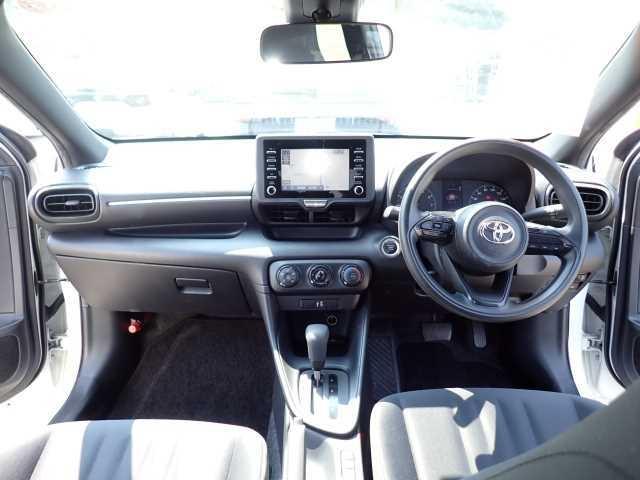 Toyota Yaris X WITH ORIGINAL NAVIGATION 