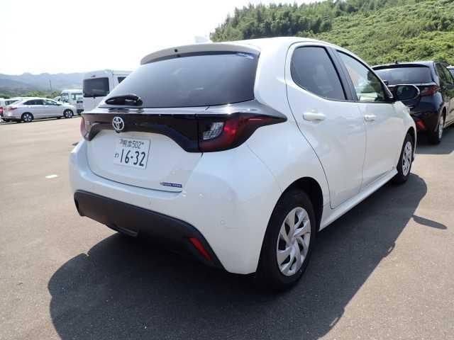 Toyota Yaris X WITH ORIGINAL NAVIGATION 