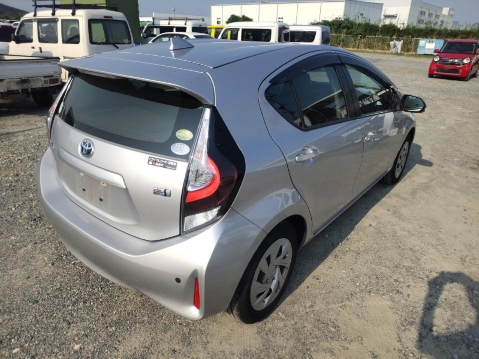 Toyota Aqua 2WD