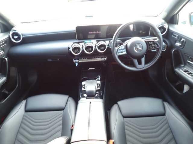 Mercedes-Benz Benz A Class A200d 右ﾊﾝﾄﾞﾙ