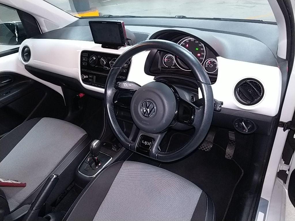 Volkswagen up! WHITE UP!