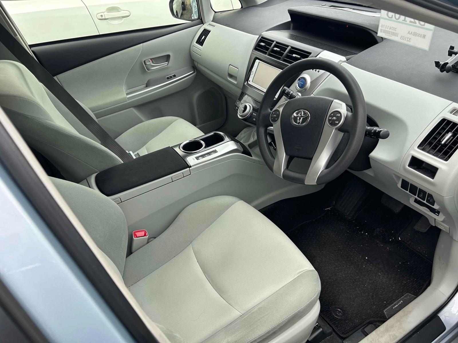Toyota Prius ALPHA S 7 SEATS