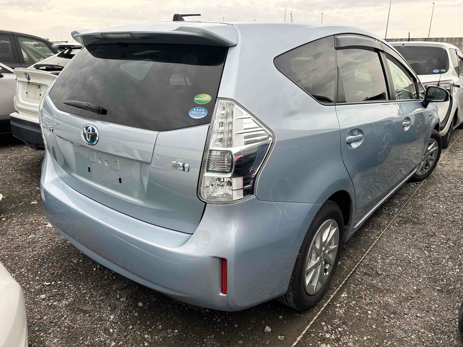 Toyota Prius ALPHA S 7 SEATS
