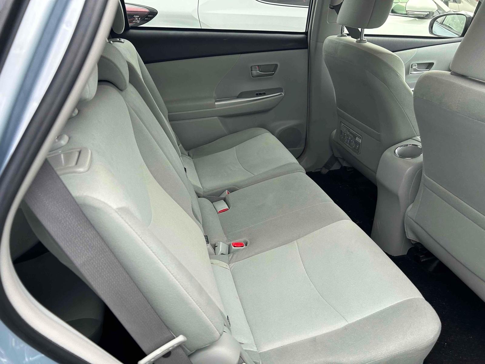 Toyota Prius ALPHA S 7 SEATS