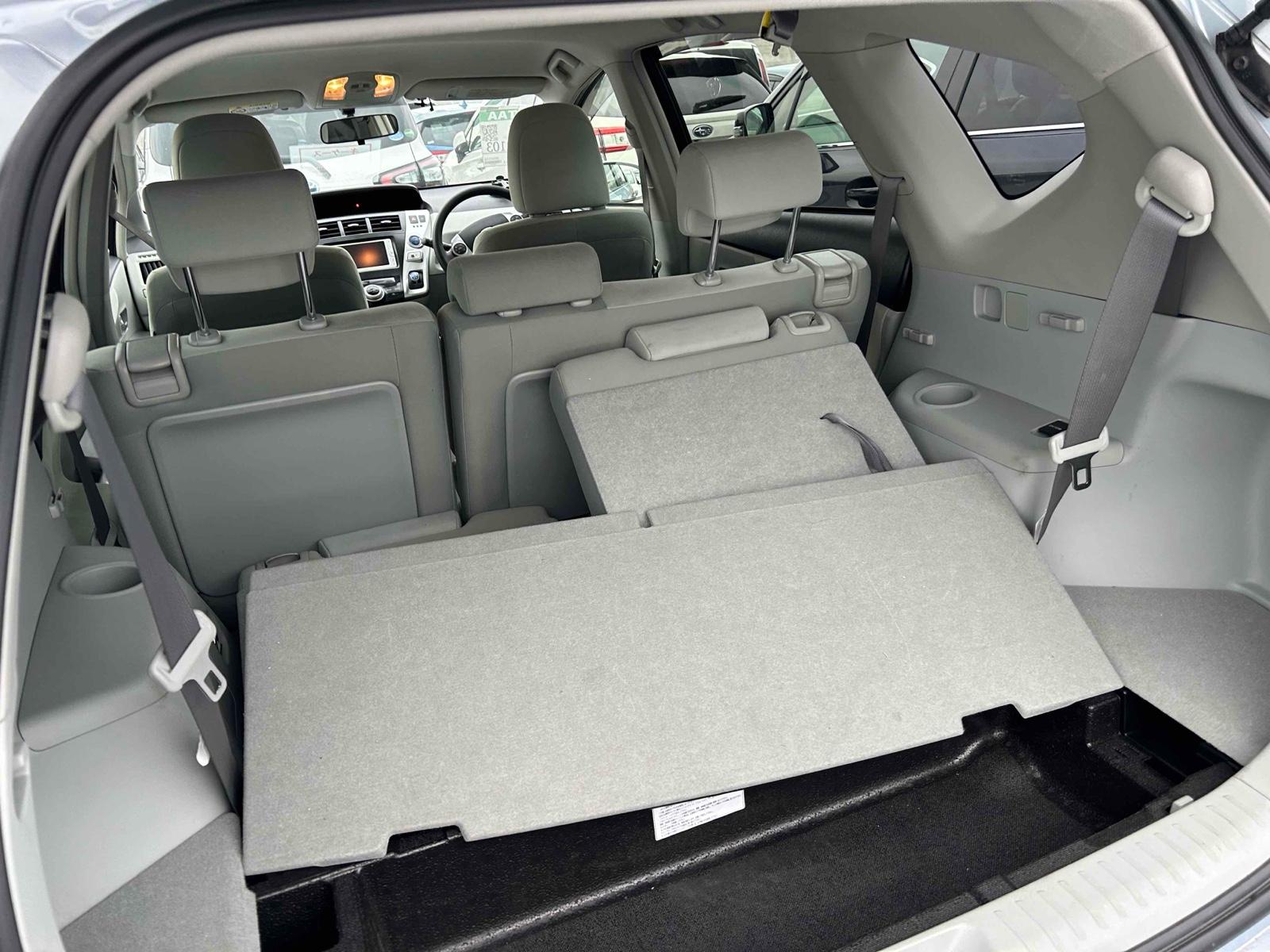 Toyota Prius ALPHA S 7 SEATS