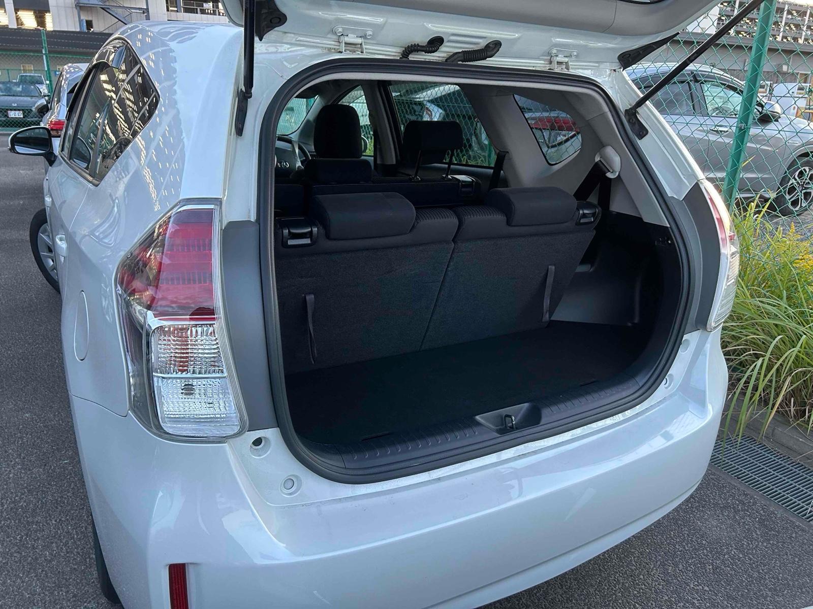 Toyota Prius ALPHA S