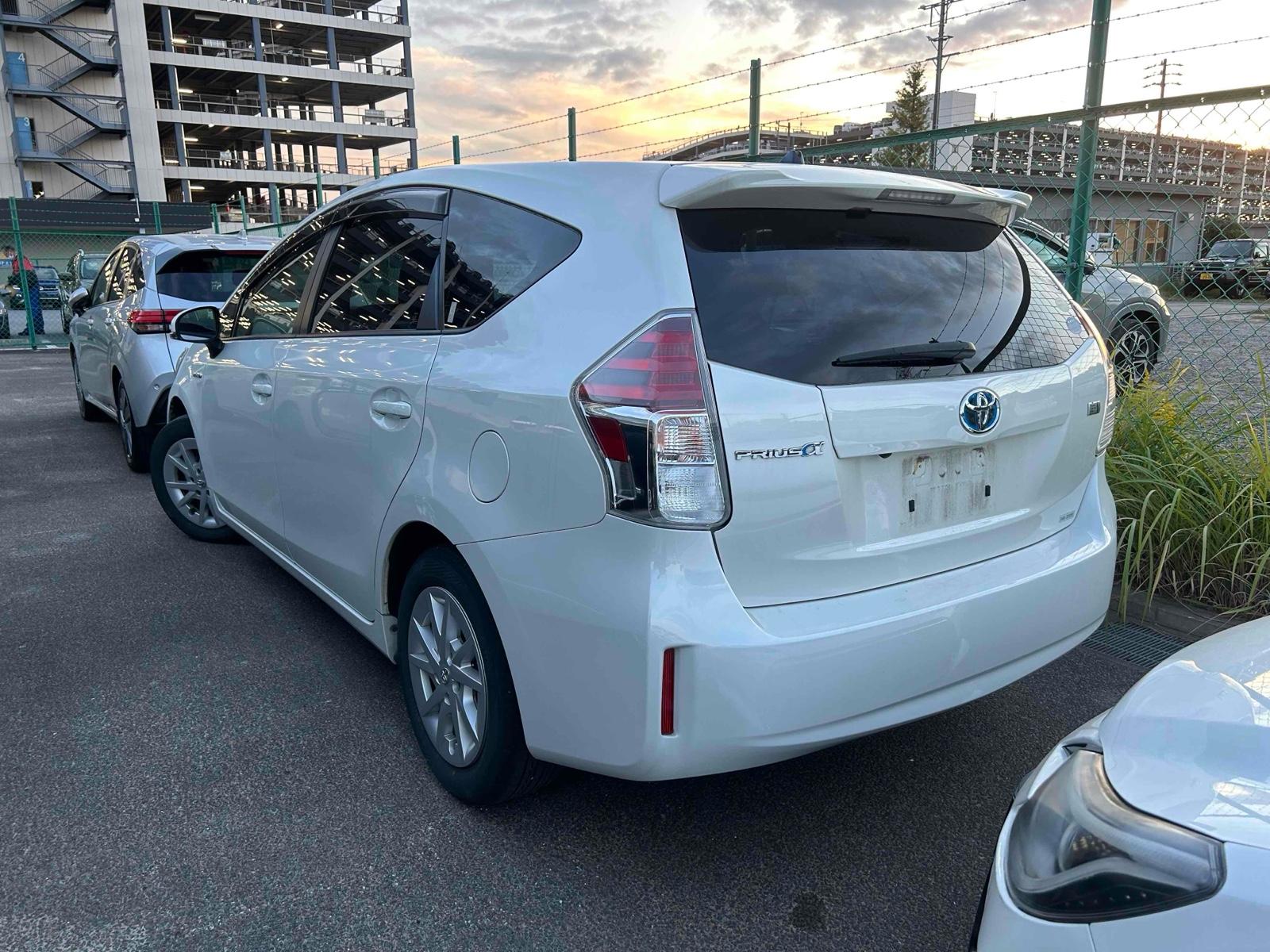 Toyota Prius ALPHA S