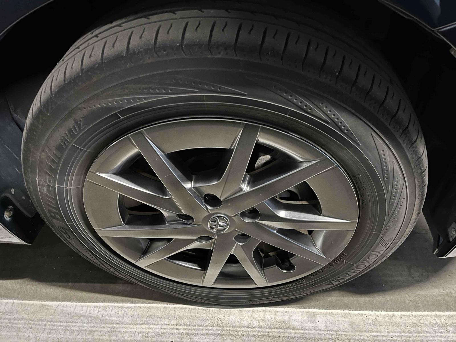 Toyota Prius ALPHA S TUNE BLACK 2