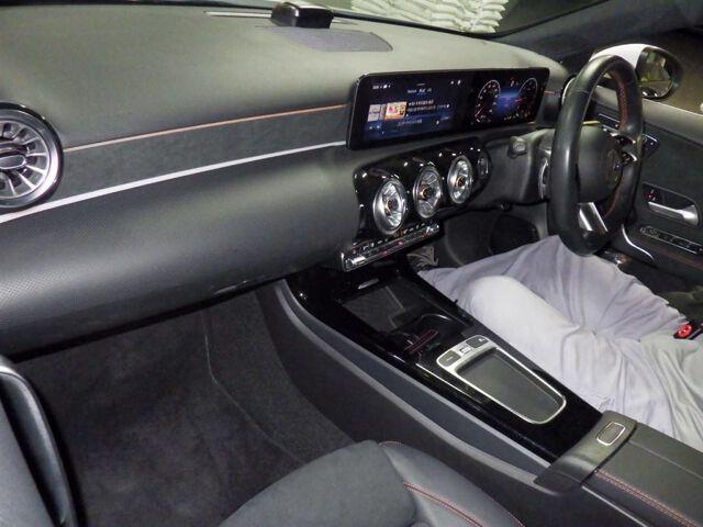 Mercedes-Benz A-class A200D AMG LINE