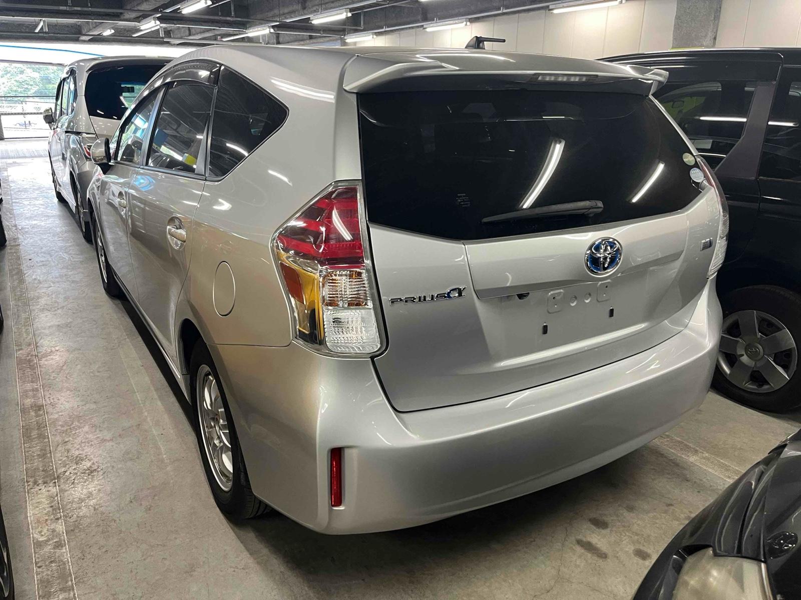 Toyota Prius ALPHA S