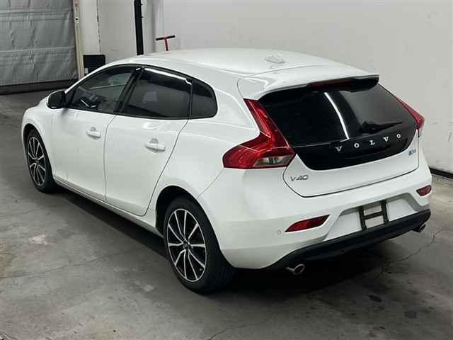 Volvo V40 D4ﾓﾒﾝﾀﾑ