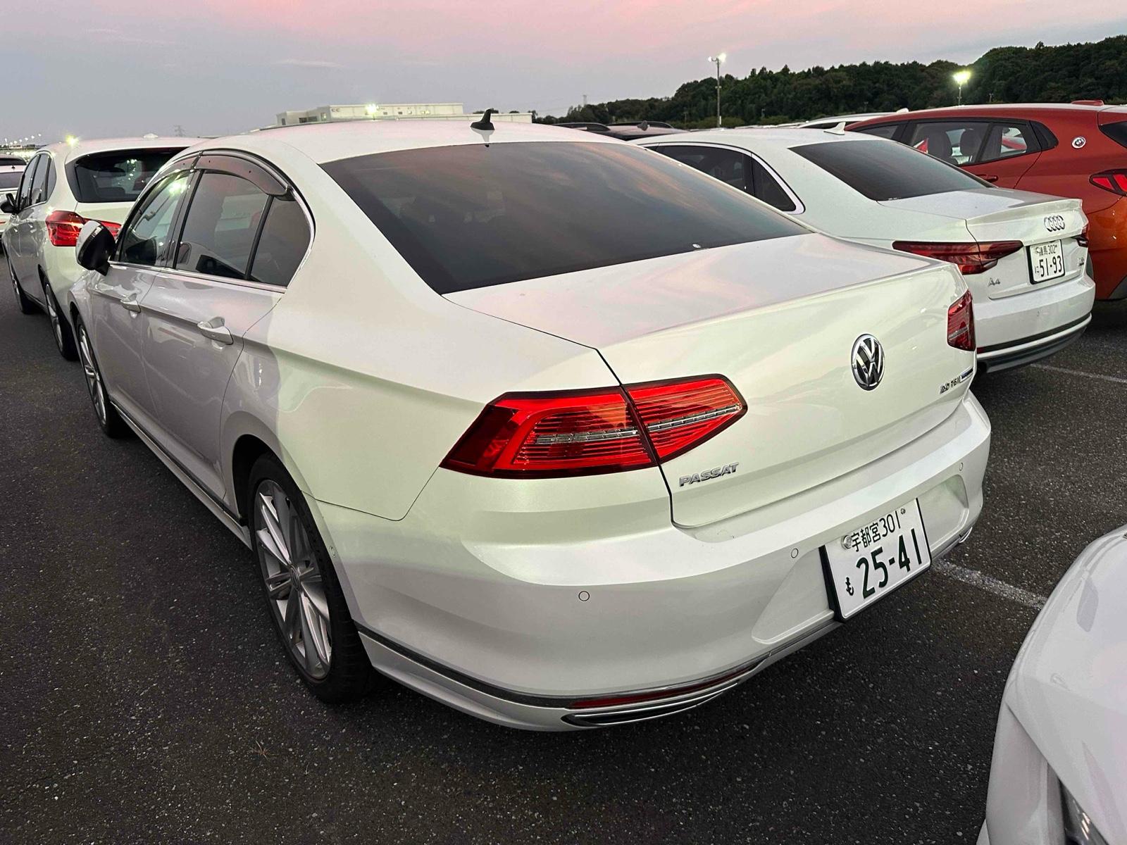 Volkswagen Passat 2.0TSI R-LINE