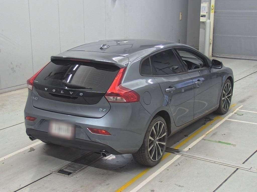 Volvo V40 D4 ダイナミックエディション
