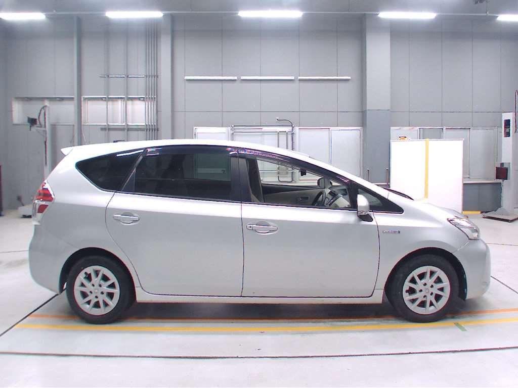 Toyota Prius ALPHA S