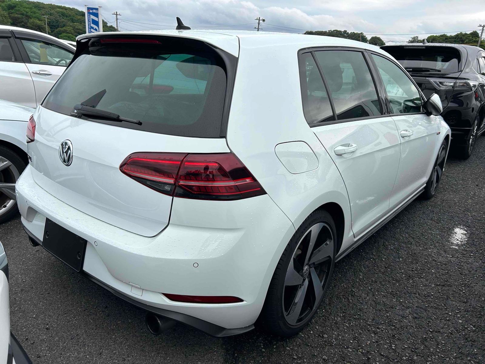 Volkswagen GOLF GTI DCC PACKAGE