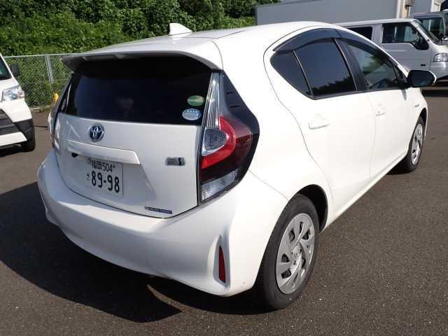 Toyota Aqua L